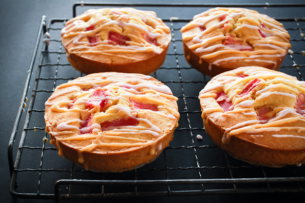 Rhubarb and Custard Cakes